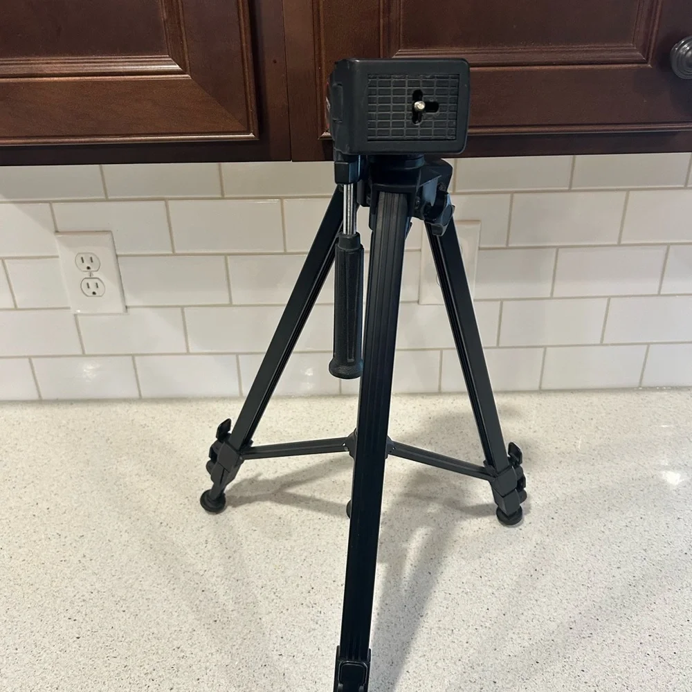 Vanguard VGT-503 Black Tripod Only, As is